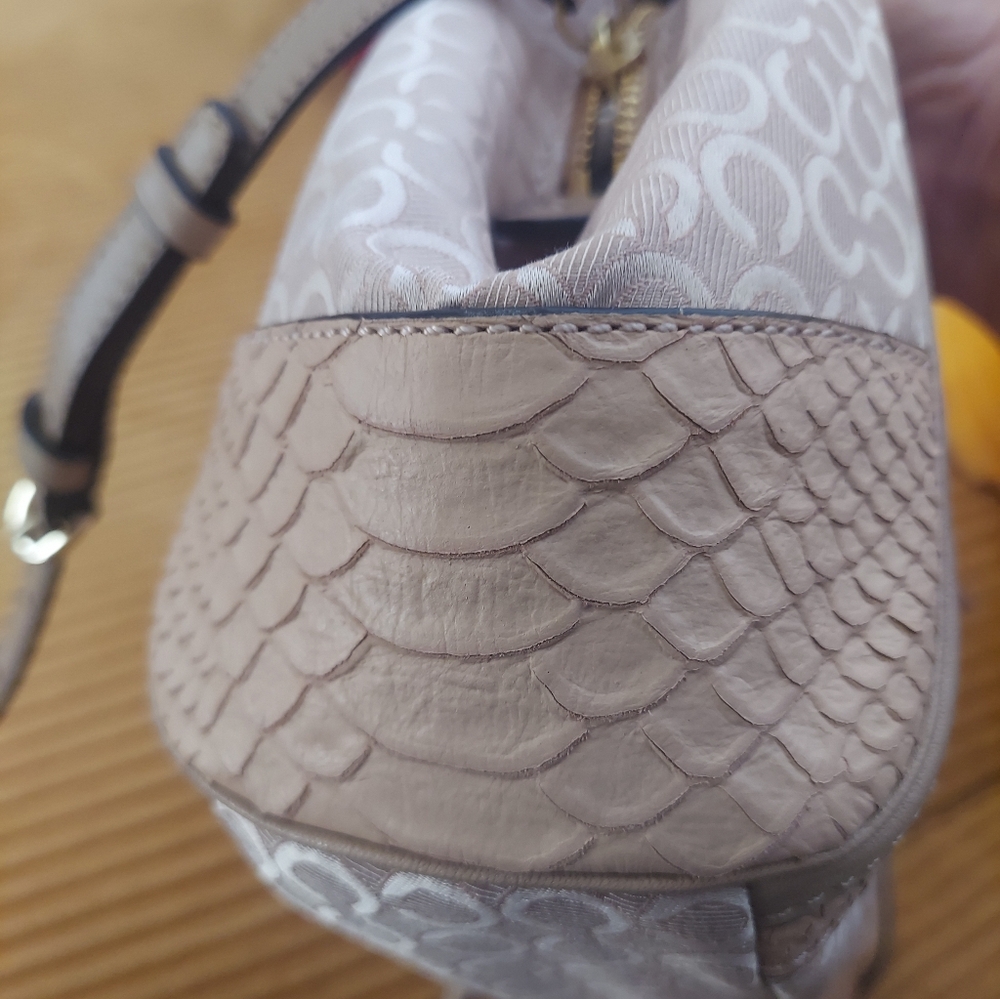 Coach Light Tan With Signature  C. Sachel/ Shoulder Bag NWT. Incl. Dust Bag - Picture 3 of 12